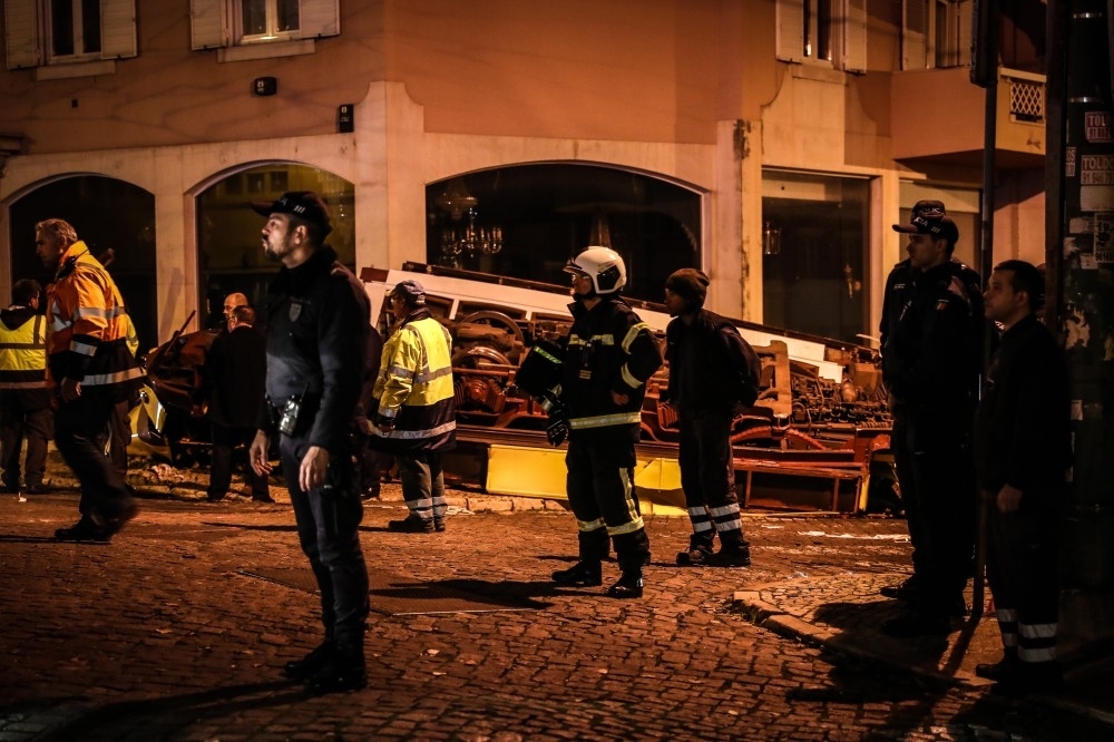 مقتل 4 في تحطم مروحية إسعاف في البرتغال