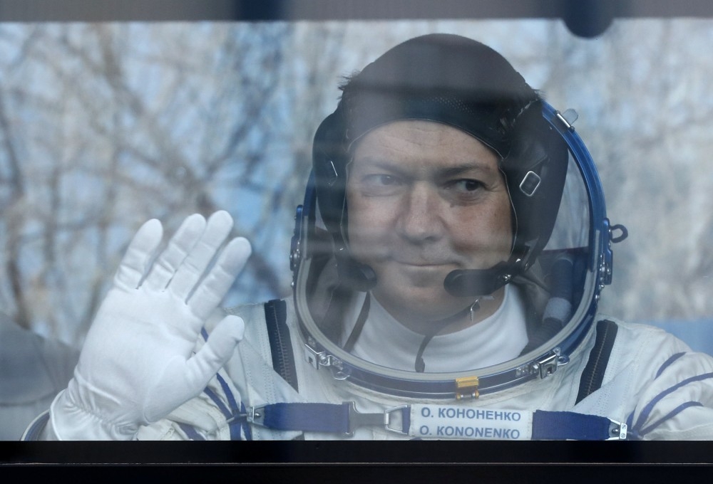 رائد الفضاء الألماني يسلم قيادة المحطة الدولية لزميله الروسي