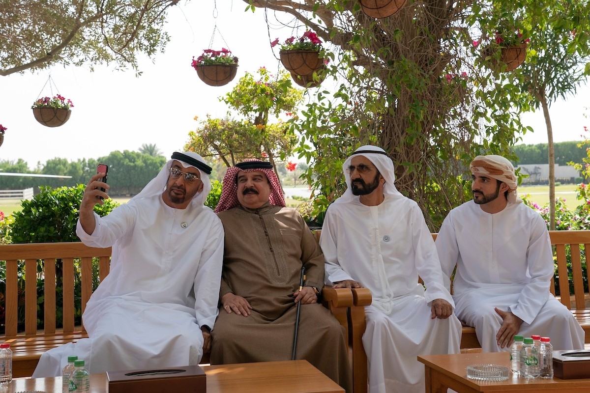 محمد بن راشد ومحمد بن زايد يبحثان وملك البحرين تطوير العلاقات
