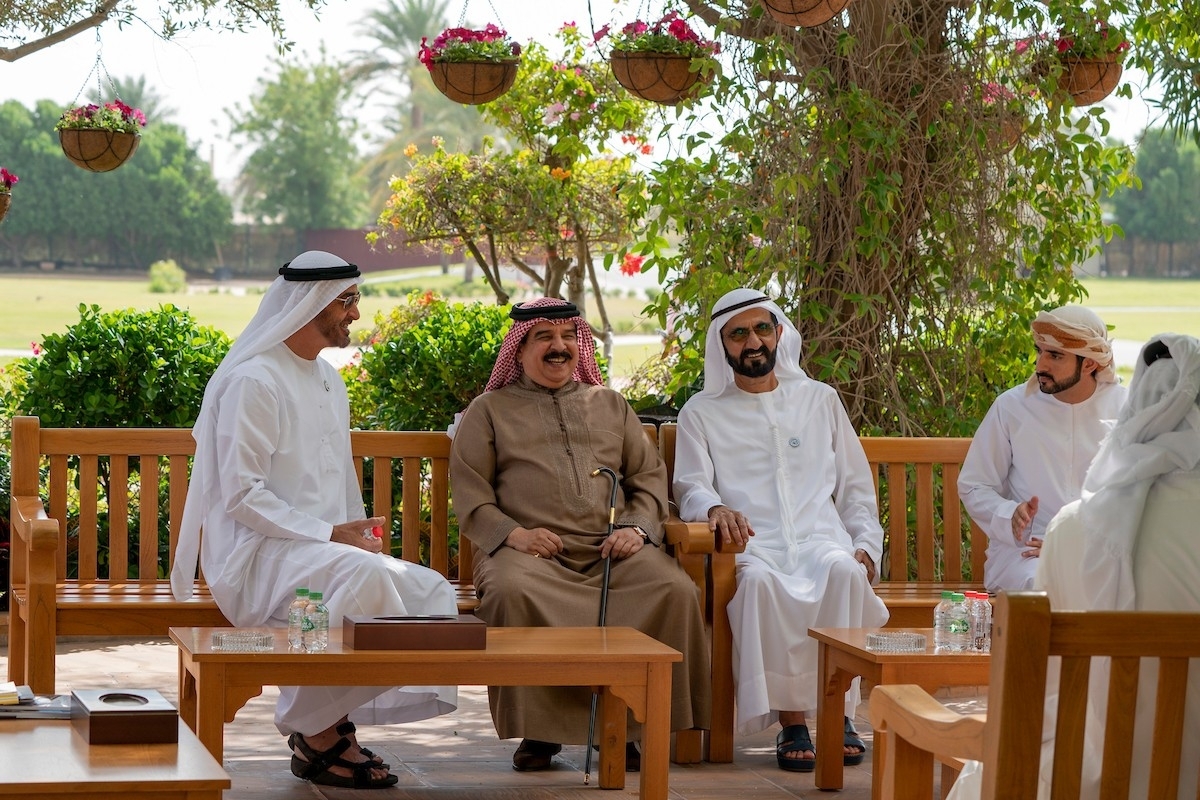 محمد بن راشد ومحمد بن زايد يبحثان وملك البحرين تطوير العلاقات