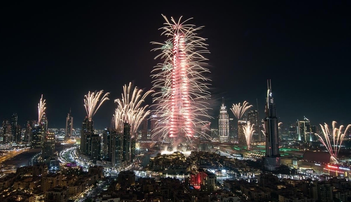 برج خليفة يستقبل 2019 بأمنيات العالم
