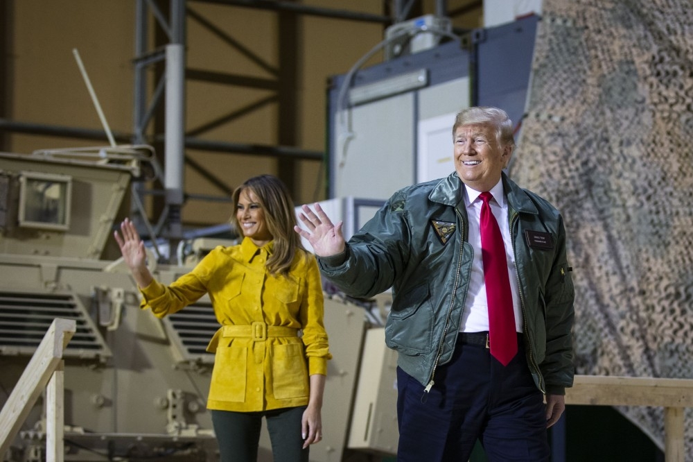 ترامب يقوم بزيارة مفاجئة للقوات الأمريكية في العراق