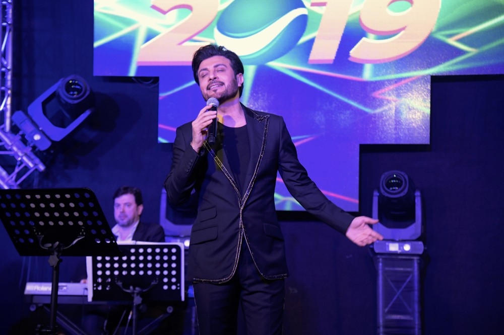 نجوم الغناء العربي يدخلون العام الجديد من بوابة الإمارات
