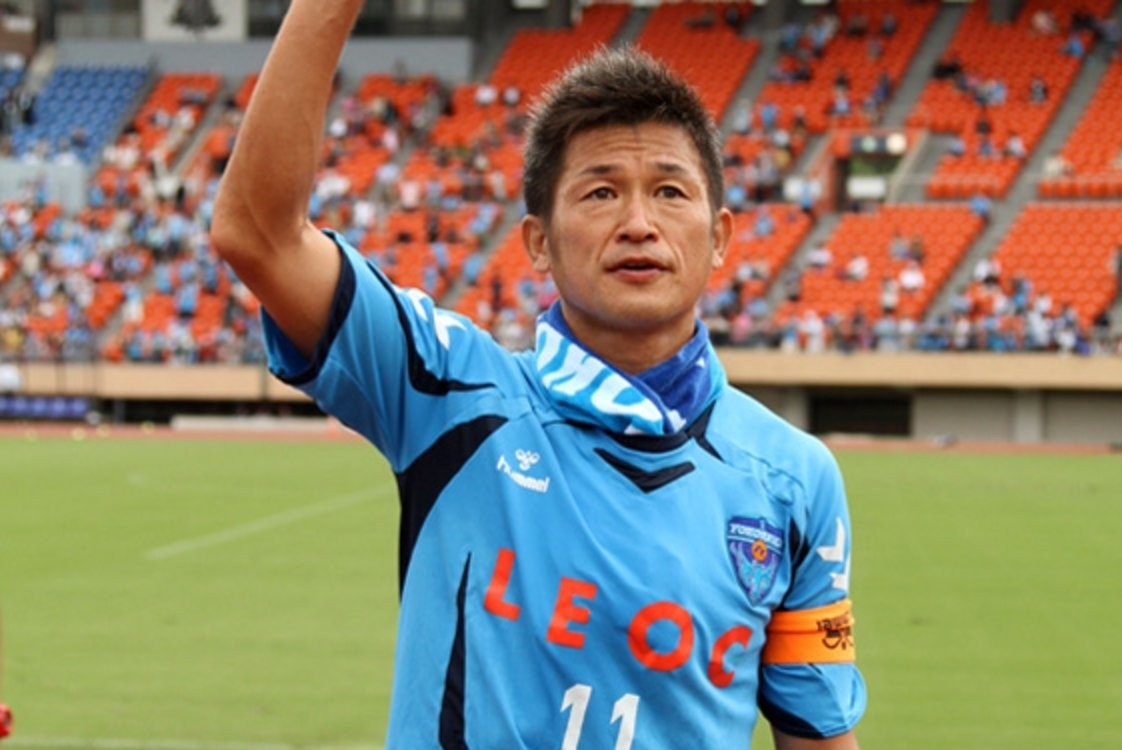 أسطورة الكرة اليابانية ميورا يمدد مسيرته الاحترافية في سن الـ 52
