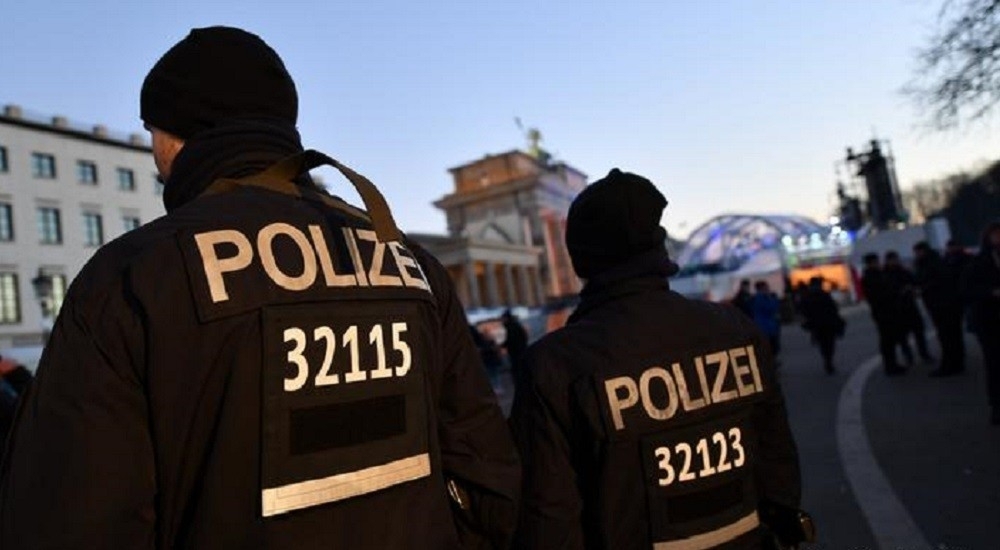 ألمانيا .. الإطاحة بعصابة تنتحل اسم الشرطة لسرقة كبار السن
