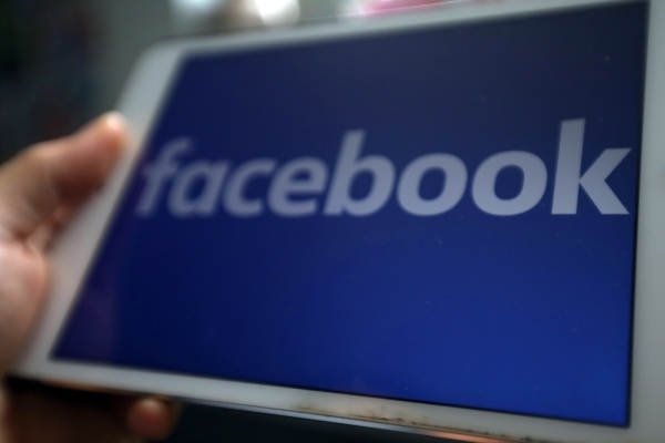 دراسة: الإفراط في «فيسبوك» يؤدي إلى قرارات خاطئة
