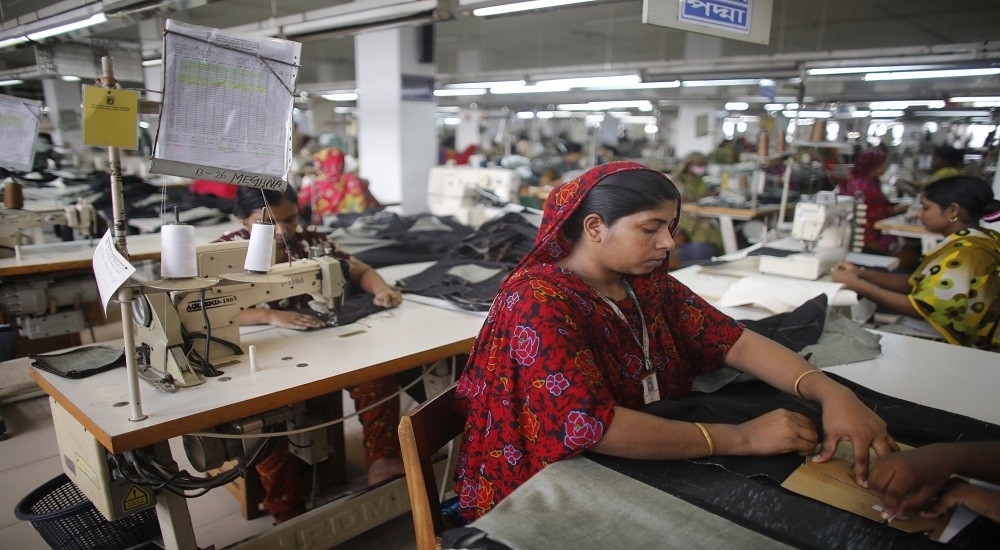 الاحتجاجات تهدد بتعطيل مصانع النسيج في ثاني أكبر دولة مصدرة للملابس