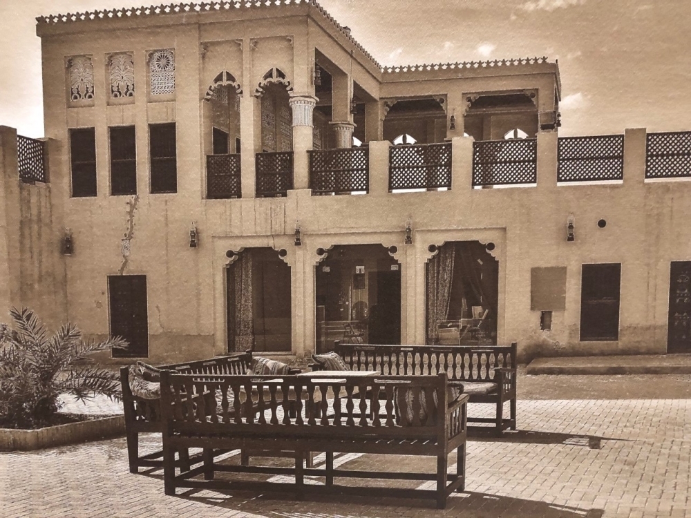 53 طالباً ينقبون عن الذاكرة البصرية لفن العمارة الإسلامية