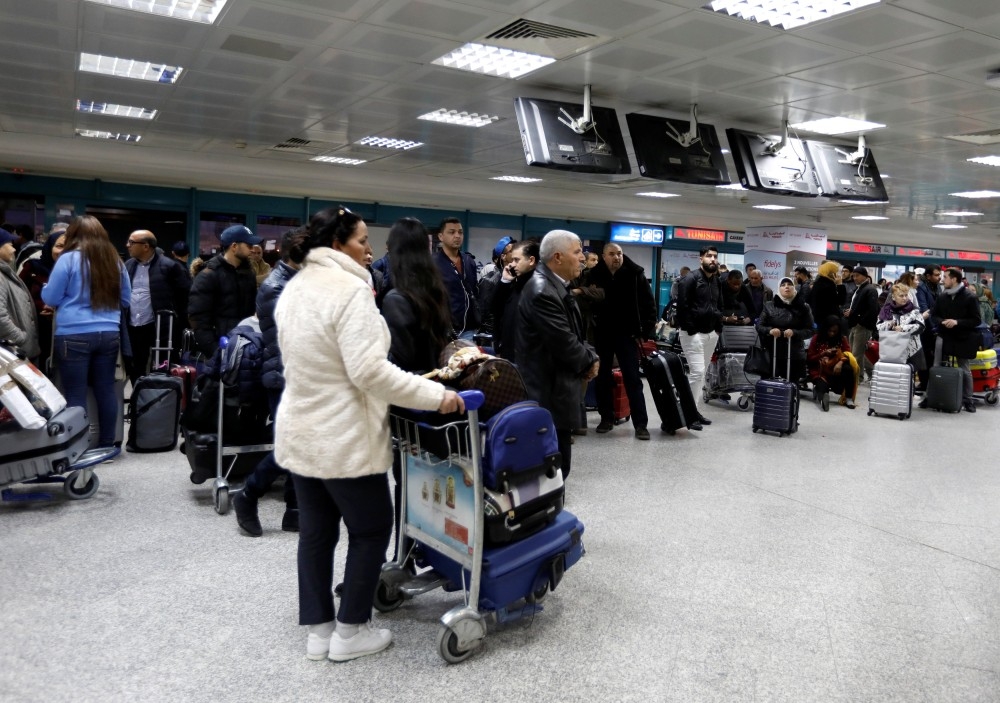 توقف حركة النقل الجوي كلياً في مطار تونس قرطاج بسبب الإضراب