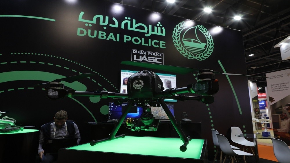 شرطة دبي تكشف عن طائرة «هيدروجين» خلال معرض إنترسك