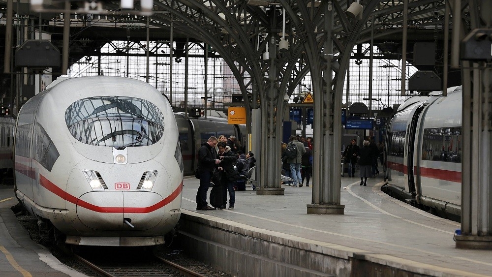 إجلاء 500 راكب قطار في ألمانيا بعد تهديد بوجود قنبلة