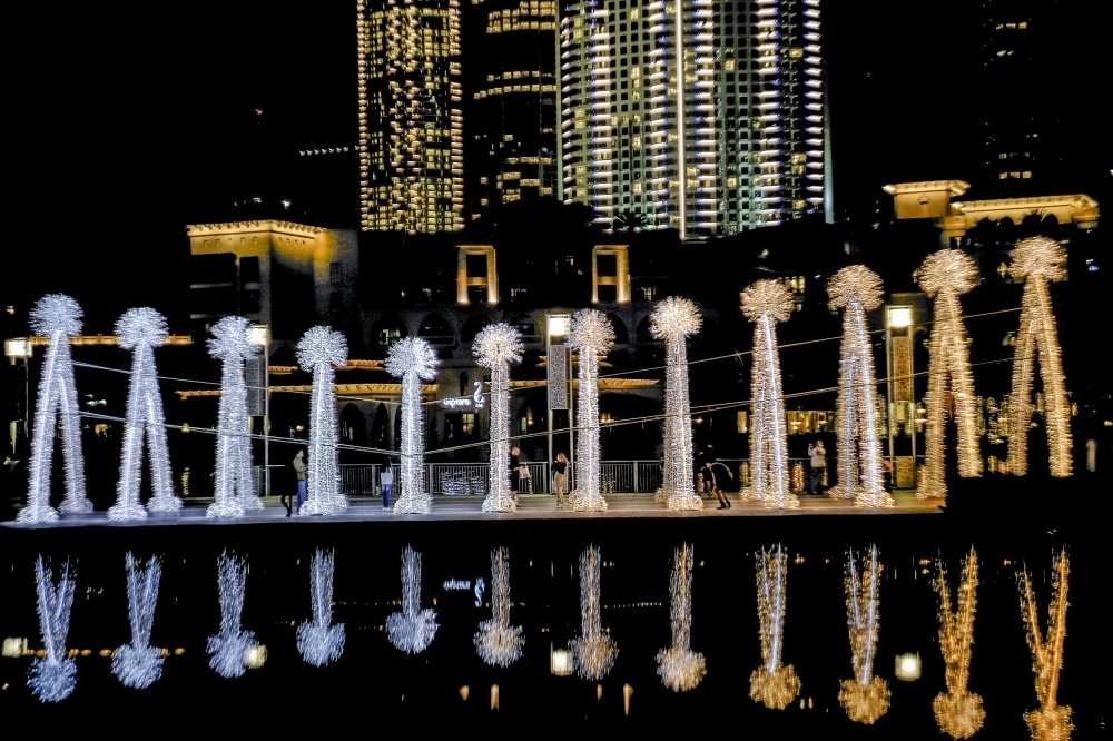 «فنون وأضواء دبي» يزيّن حديقة البرج