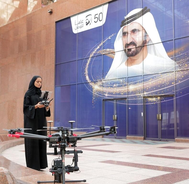 بلدية دبي تدعم أول إماراتية تحصل على رخصة طيران لطائرة بدون طيار للتصوير ثلاثي الأبعاد بإمارة دبي