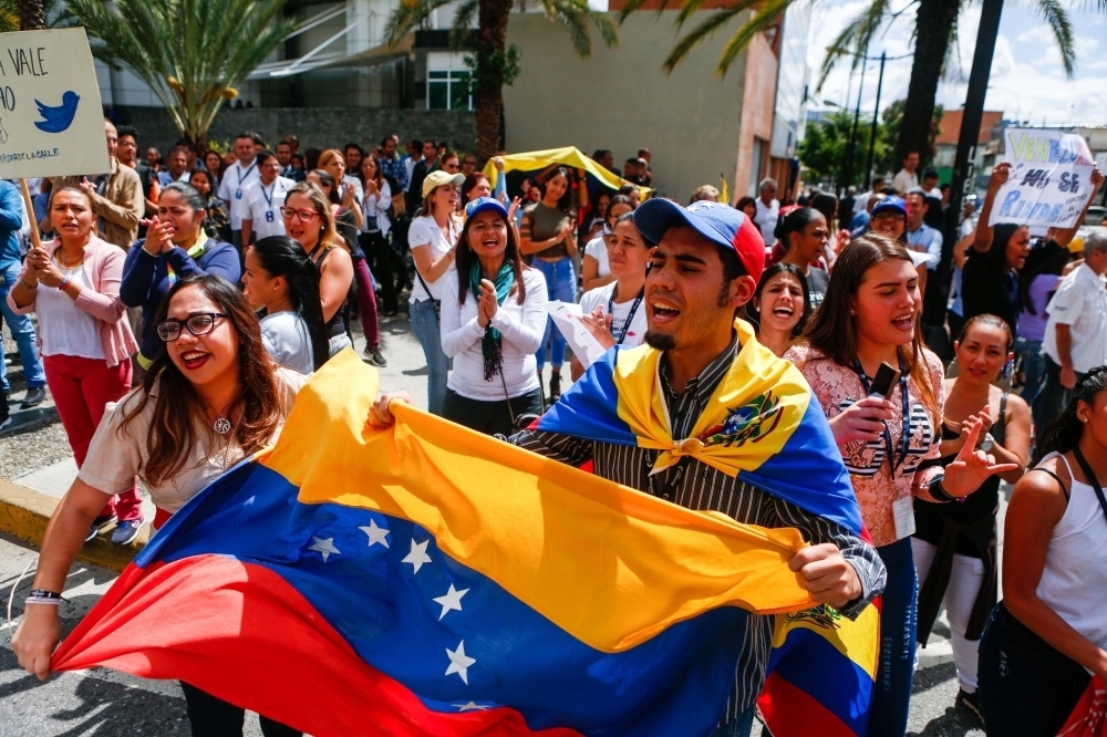 البرلمان الأوروبي يعترف بغوايدو رئيساً مؤقتاً لفنزويلا