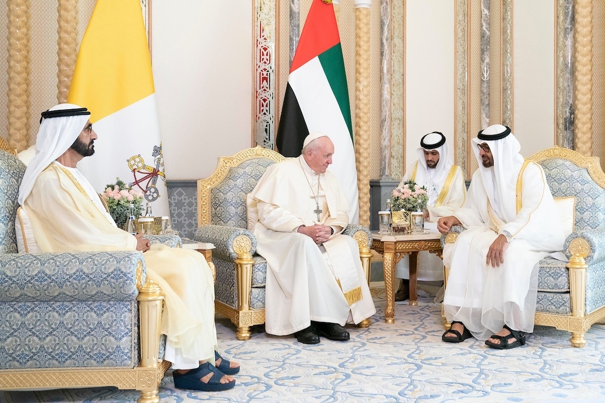 محمد بن راشد ومحمد بن زايد يبحثان مع البابا ترسيخ قيم الحوار بين الشعوب