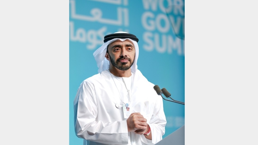 عبدالله بن زايد يلتقي عدداً من المسؤولين المشاركين في القمة العالمية للحكومات