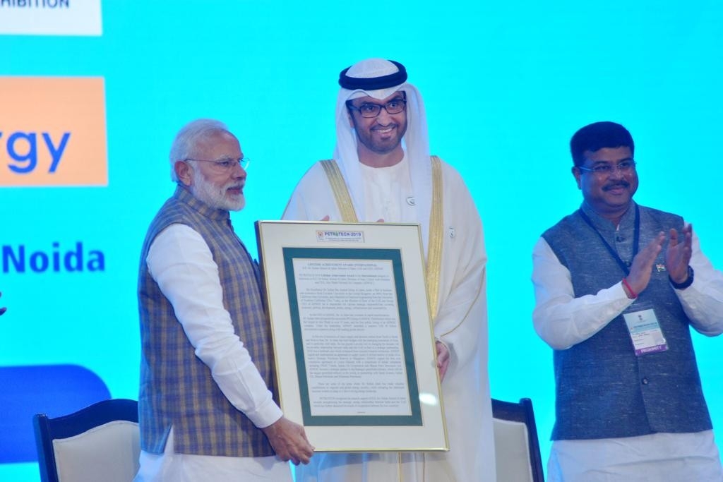 رئيس وزراء الهند يسلم الرئيس التنفيذي لـ «أدنوك» الجائزة الدولية لأفضل إنجاز شخصي في قطاع الطاقة