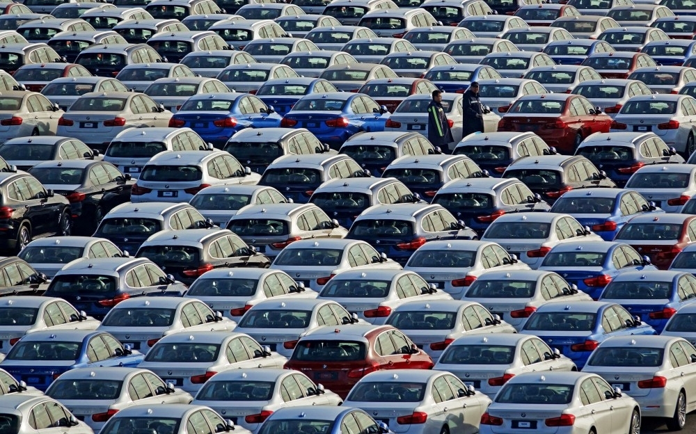«بي إم دبليو» تستدعي مئات آلاف السيارات لعيب خطير في الوسائد الهوائية