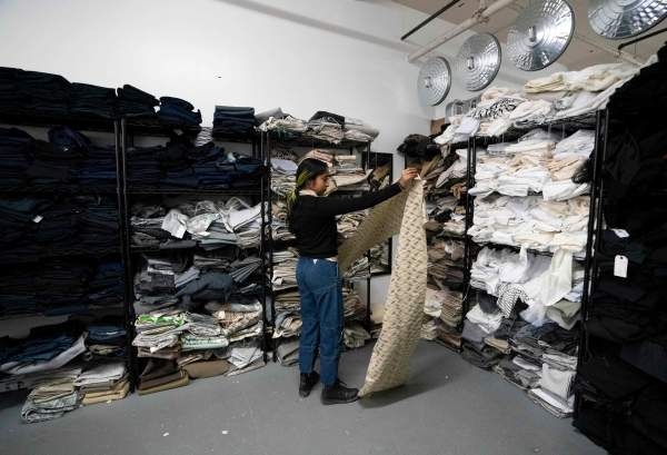 أين تذهب مخلّفات أقمشة الماركات العالمية؟.. نيويورك تقدم حلاً لـ «جبال نفايات» الملابس