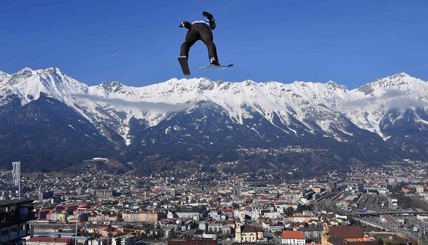 التزلج والتحليق الحر في سماء النمسا