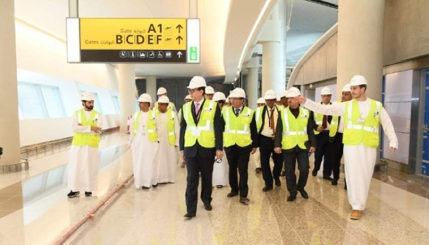 «قادة قطاع الطيران» يختبرون السفر عبر البوابة المستقبلية في مطار أبوظبي الجديد