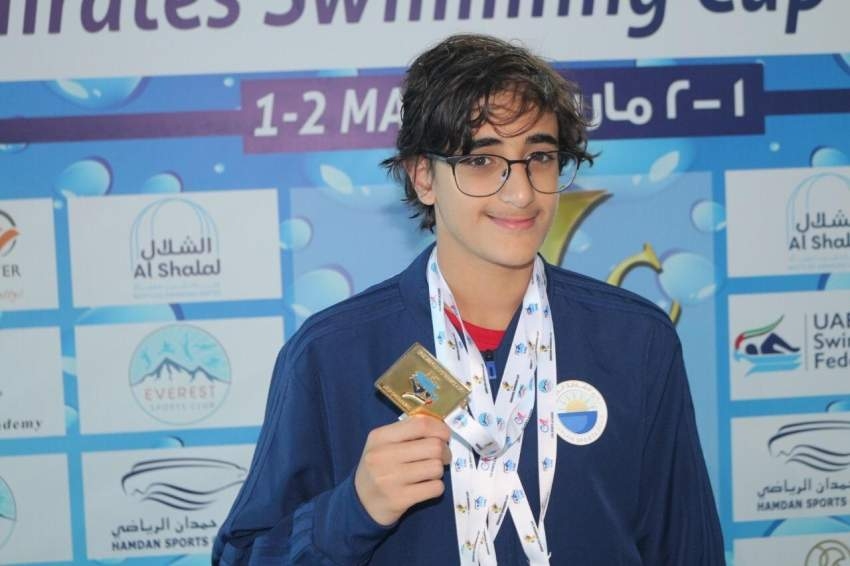 الشيخ سالم بن سلطان القاسمي يحطم الرقم القياسي في السباحة