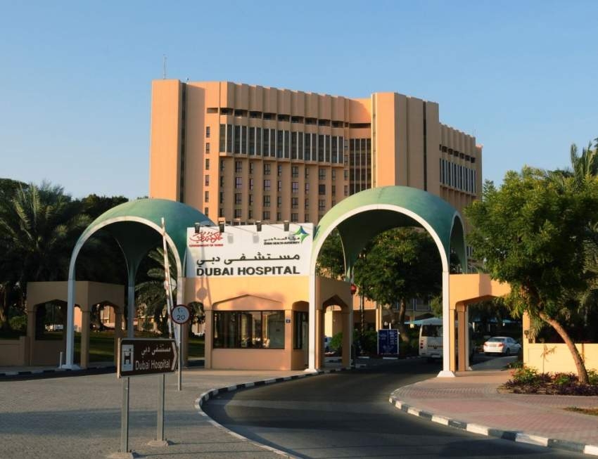 8 عمليات عيون يومياً في مستشفى دبي