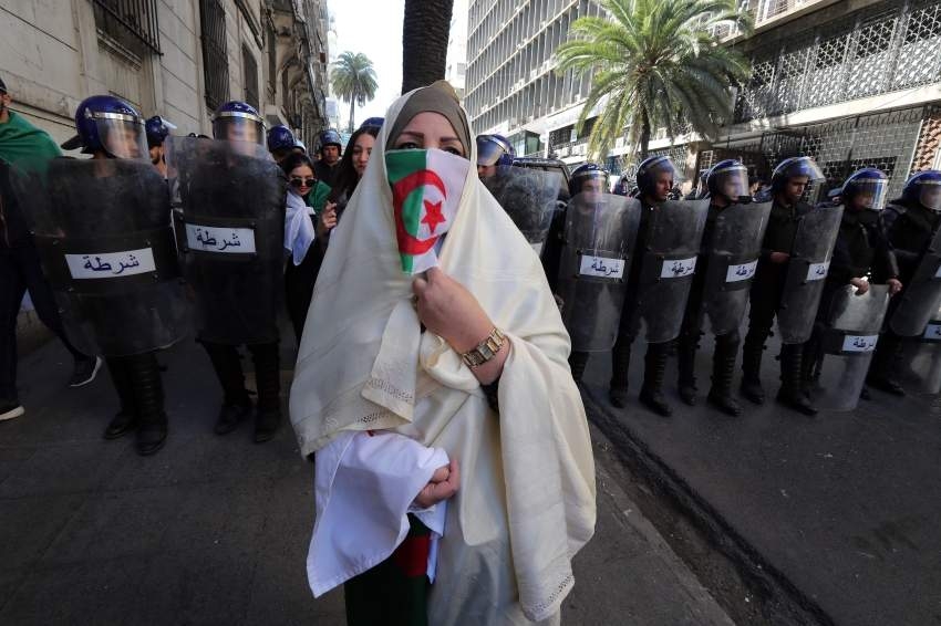 مظاهرات حاشدة في الجزائر للمطالبة برحيل بوتفليقة