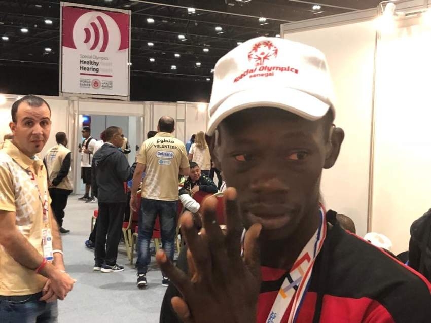 أولمبياد أبوظبي تعيد السمع إلى لاعب كرة القدم السنغالي مامي