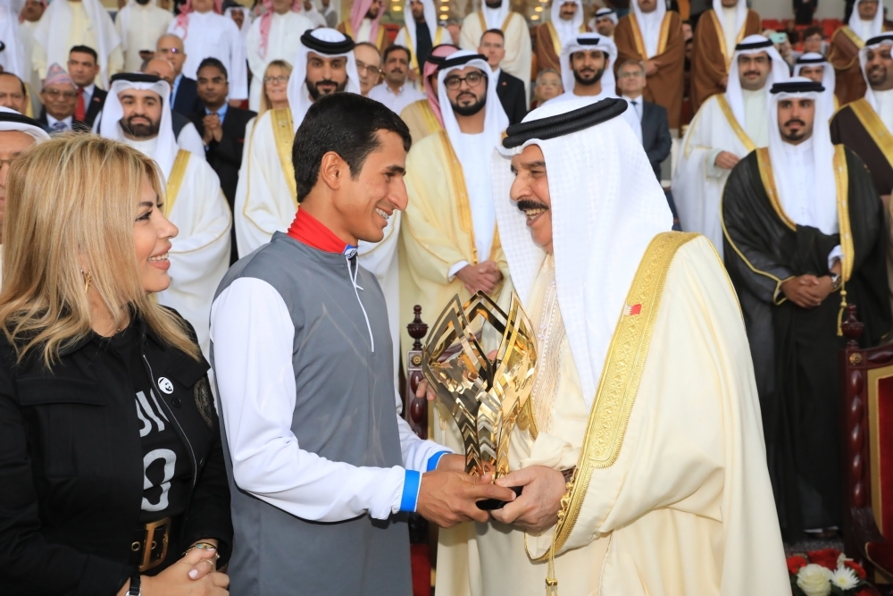 ملك البحرين يتوج أبطال مونديال «أم الإمارات للمتدربين»