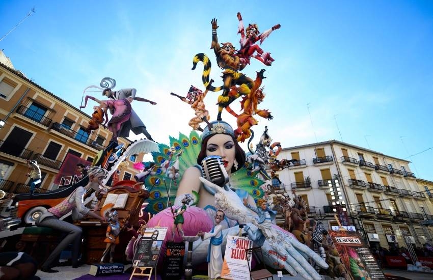 فالنسيا تحرق مجسماتها في مهرجان فالاس
