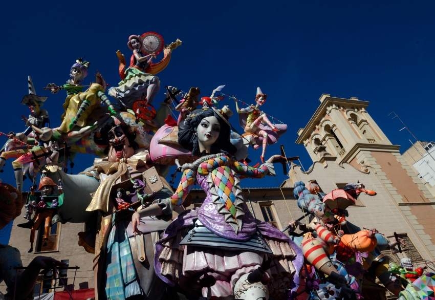 فالنسيا تحرق مجسماتها في مهرجان فالاس