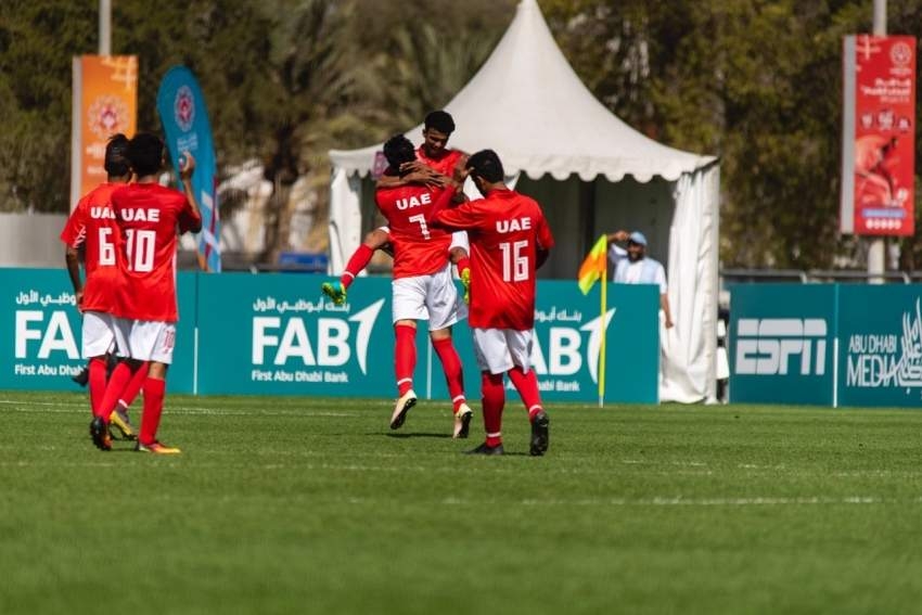 الإمارات تواجه عمان في نهائي كرة القدم