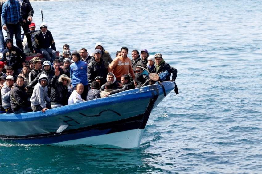 مقتل 10 مهاجرين على الأقل بعد غرق قاربهم قبالة ساحل ليبيا
