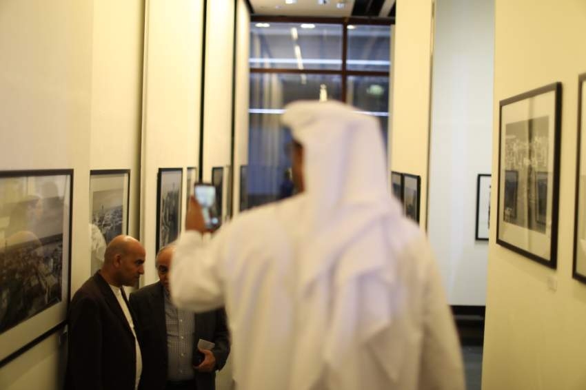 بالأبيض والأسود .. 37 صورة تستعيد الحياة في دبي قبل 57 عاماً