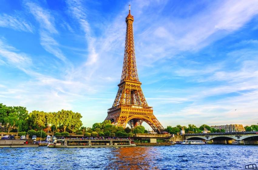 تراجع طلب الحجوزات السياحية إلى فرنسا