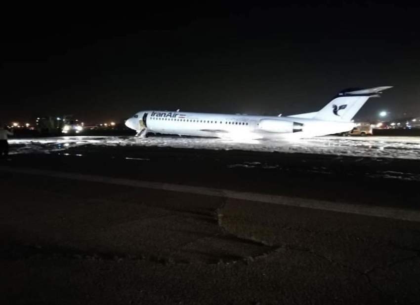 حريق بطائرة في مطار بطهران وإجلاء 100 راكب دون إصابات