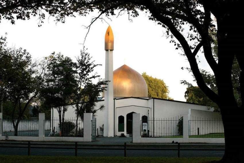 وفد إماراتي يزور مسجدَي مدينة كرايست تشيرش النيوزيلندية ويلتقي أهالي الشهداء