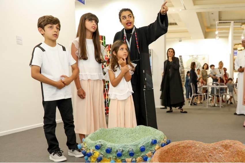 أنجال منصور بن زايد يفتتحون يوم السيدات بمعرض "آرت دبي 2019"