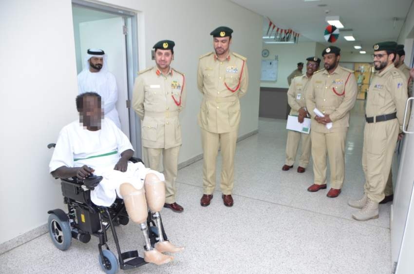 أطراف اصطناعية وكرسي كهربائي لنزيل في «عقابية دبي»