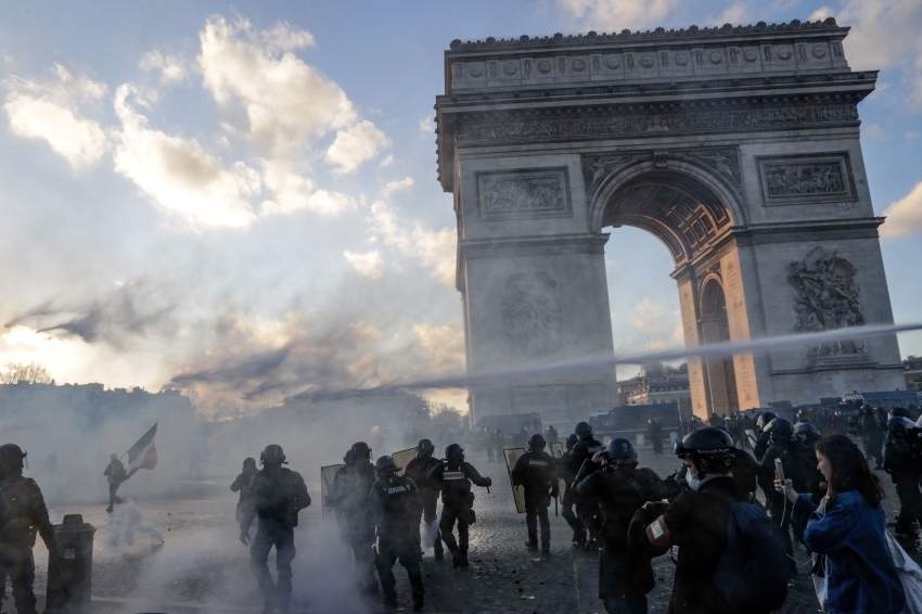 فرنسا تؤكد حظر مظاهرات «السترات الصفراء»