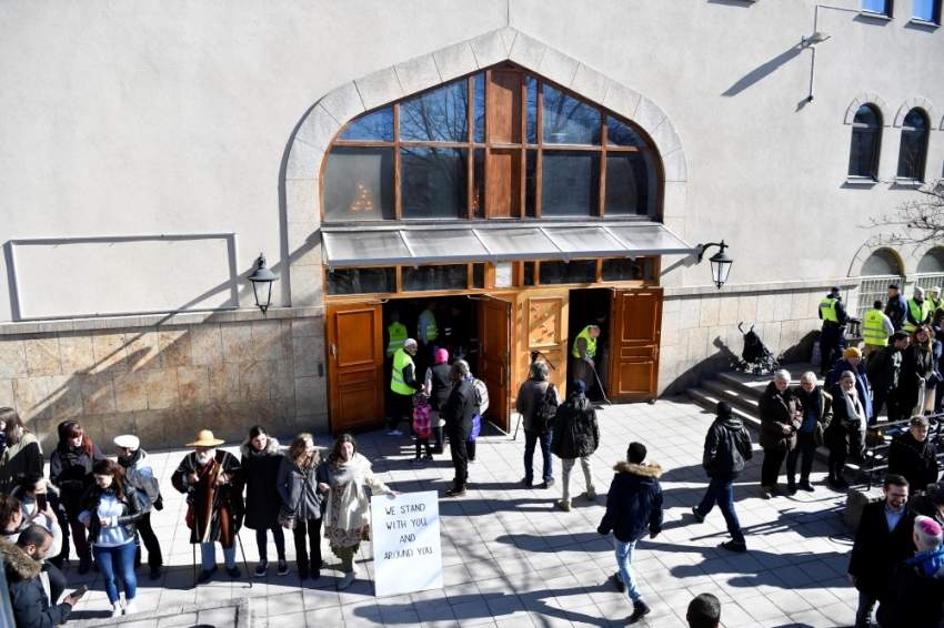 ستوكهولم .. سلسلة بشرية عند مسجدٍ تكريماً لـ «ضحايا مذبحة نيوزيلندا»