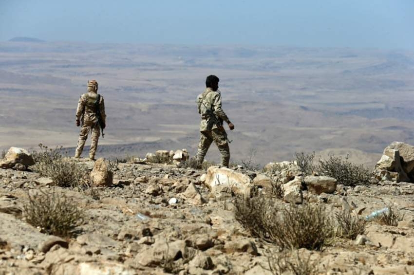 مقتل 10 عناصر من ميليشيات الحوثي في مواجهات مع الجيش اليمني