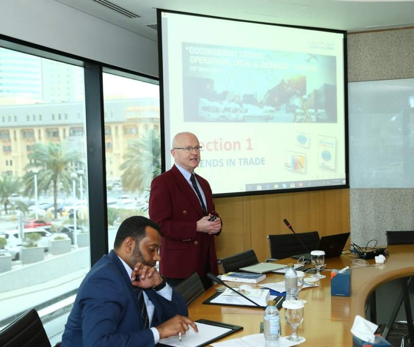 غرفة دبي تناقش تطورات التجارة الدولية وقضايا التمويل