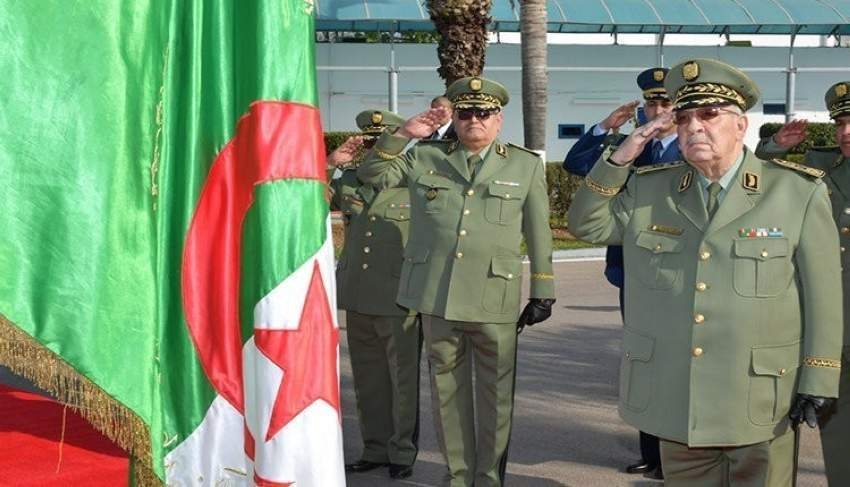 رئيس أركان الجيش الجزائري يطلب إعلان عجز الرئيس عن أداء مهامه