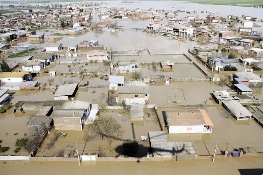 21 قتيلاً في فيضانات إيران وروحاني يستدعي الجيش