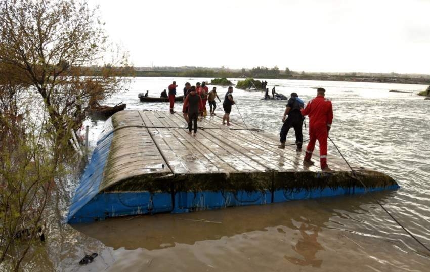 العراق يأمر باعتقال محافظ سابق بعد غرق عبارة الموصل