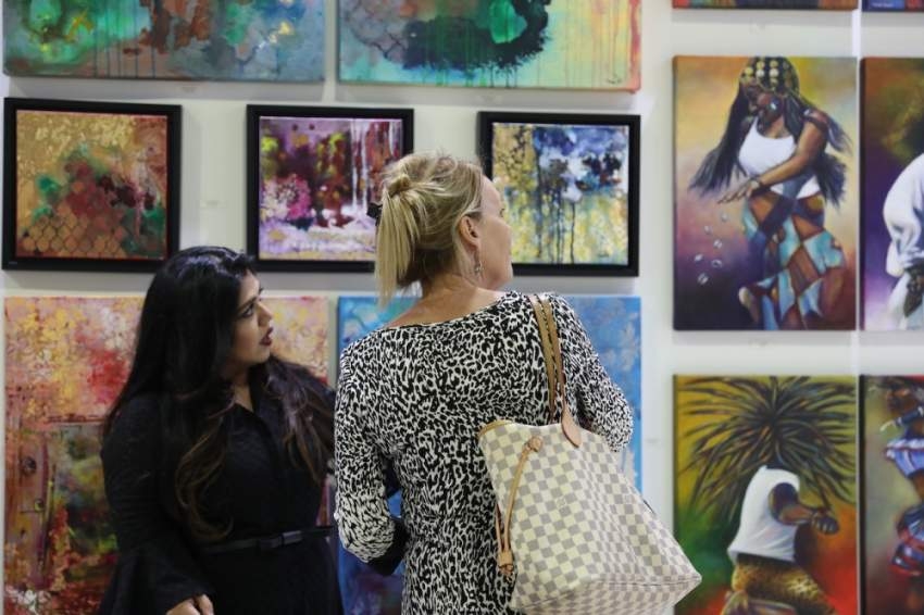 «سيدات الشارقة» يدعم 9 مبدعات في «فنون العالم دبي»