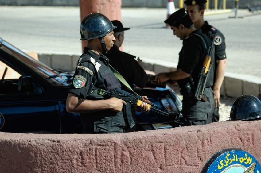 مقتل 3 من رجال الشرطة في إطلاق نار شرق القاهرة