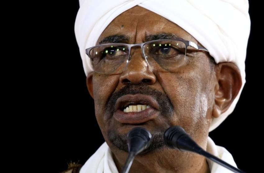 الرئيس السوداني يعقد اجتماعاً طارئاً بقيادة الجيش